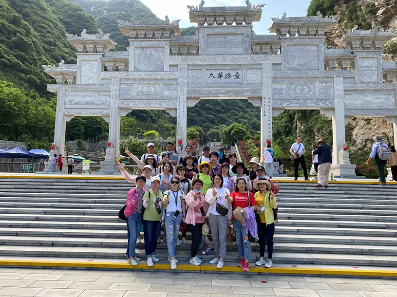 旅游團隊合影